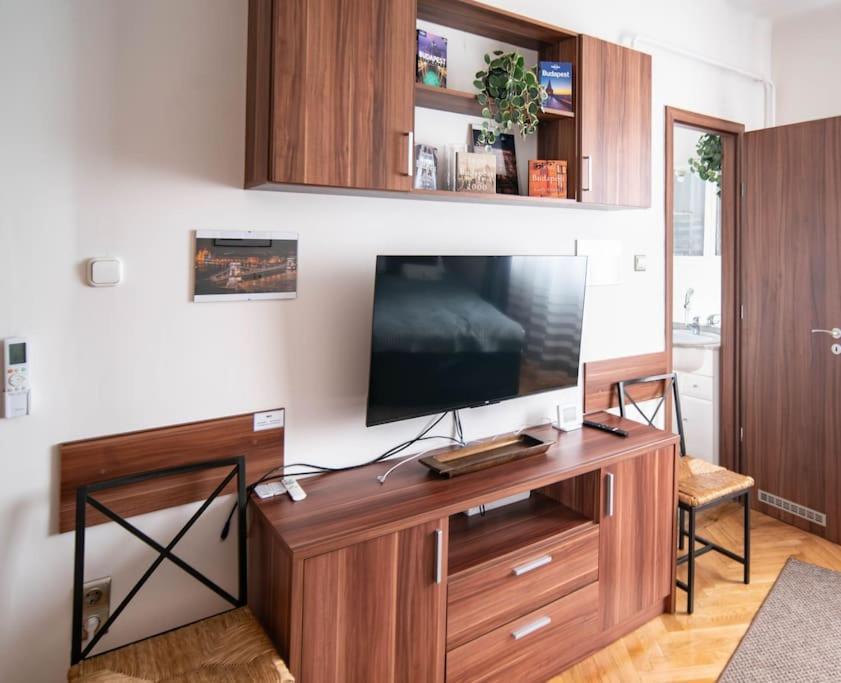 Bumblebee Apartment With Ac Budapeşte Dış mekan fotoğraf